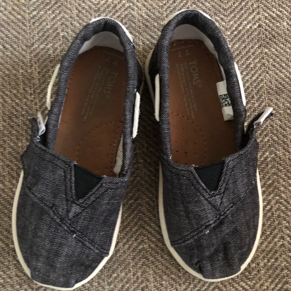Toddlers denim TOMS size 7